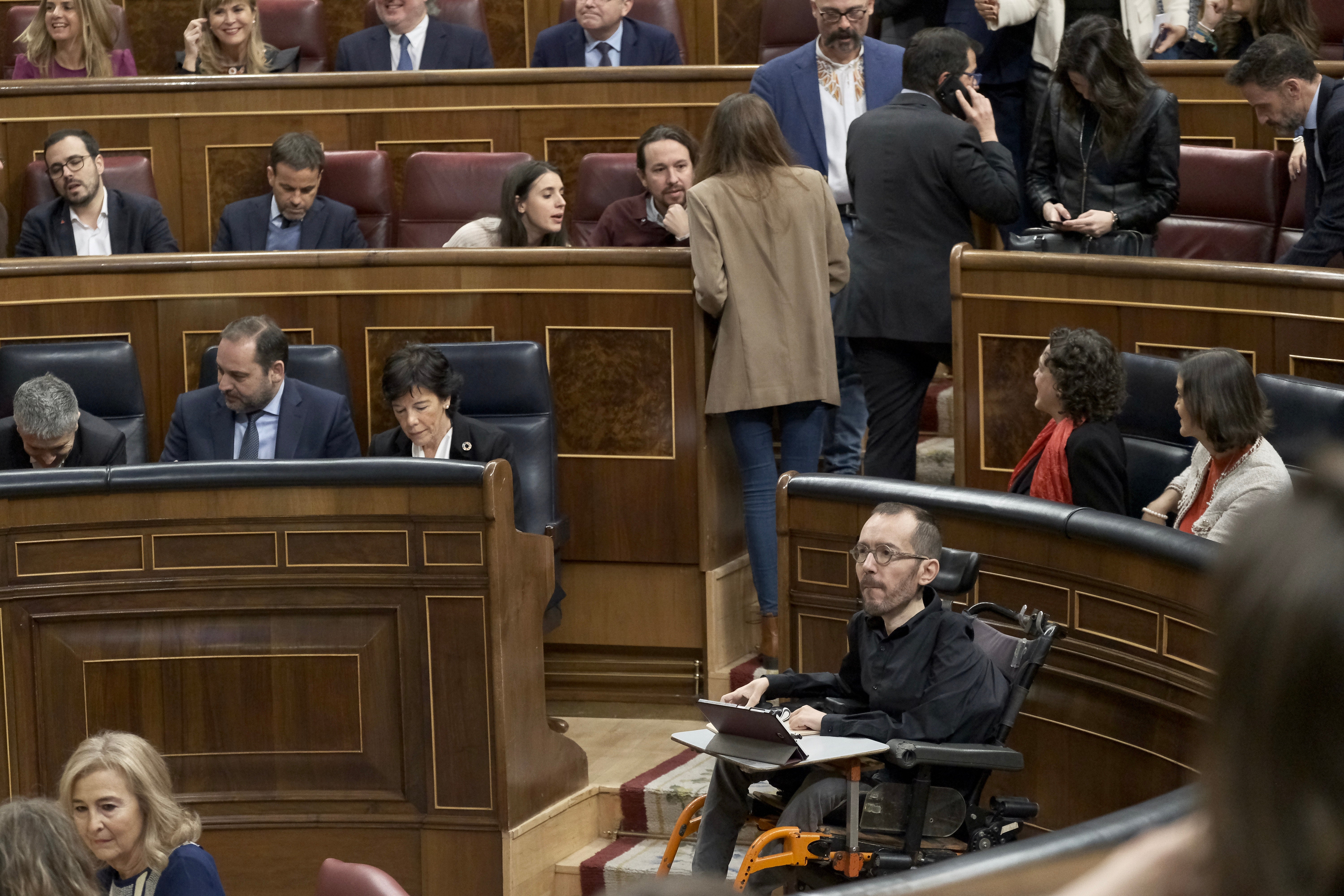 Fotos: Otra jornada de fotos simbólicas en el Congreso