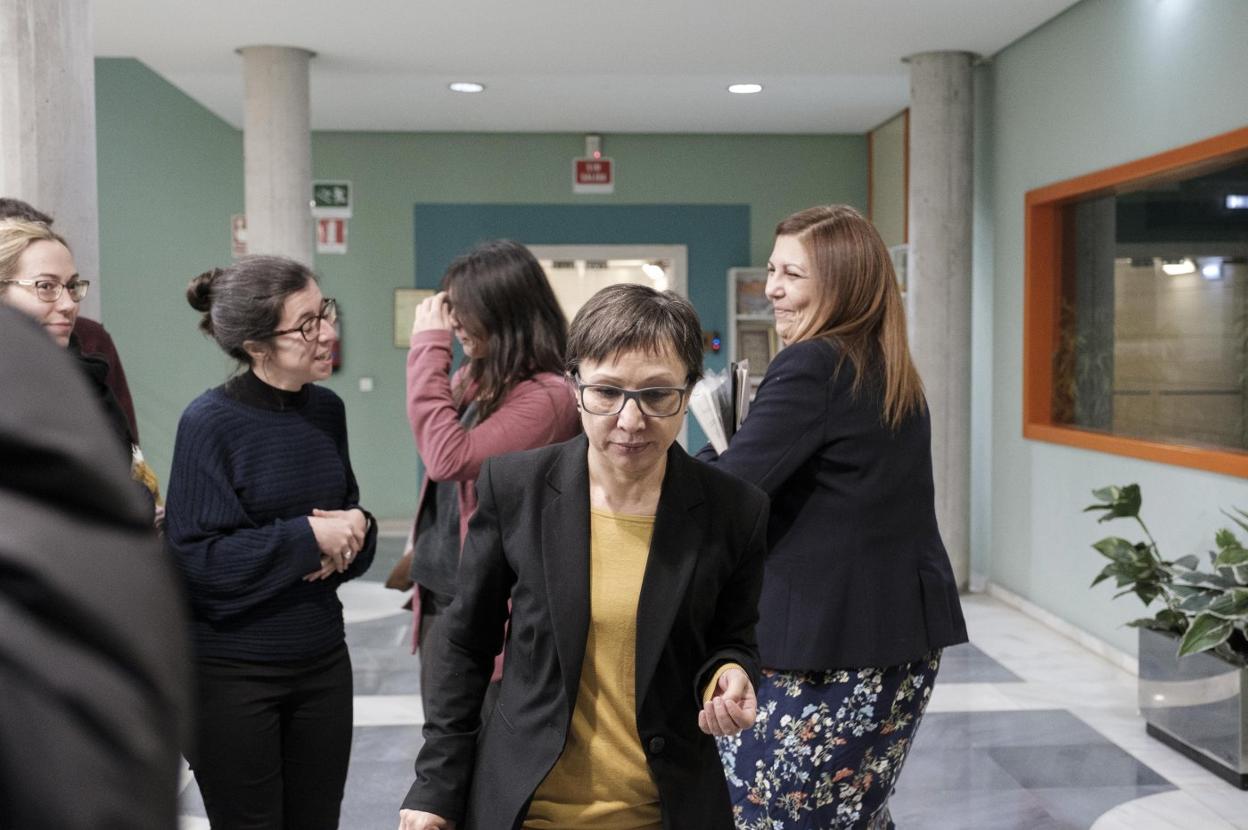Yolanda Huergo, frente a sus compañeras de grupo municipal y la edil de Hacienda, Marina Pineda. 