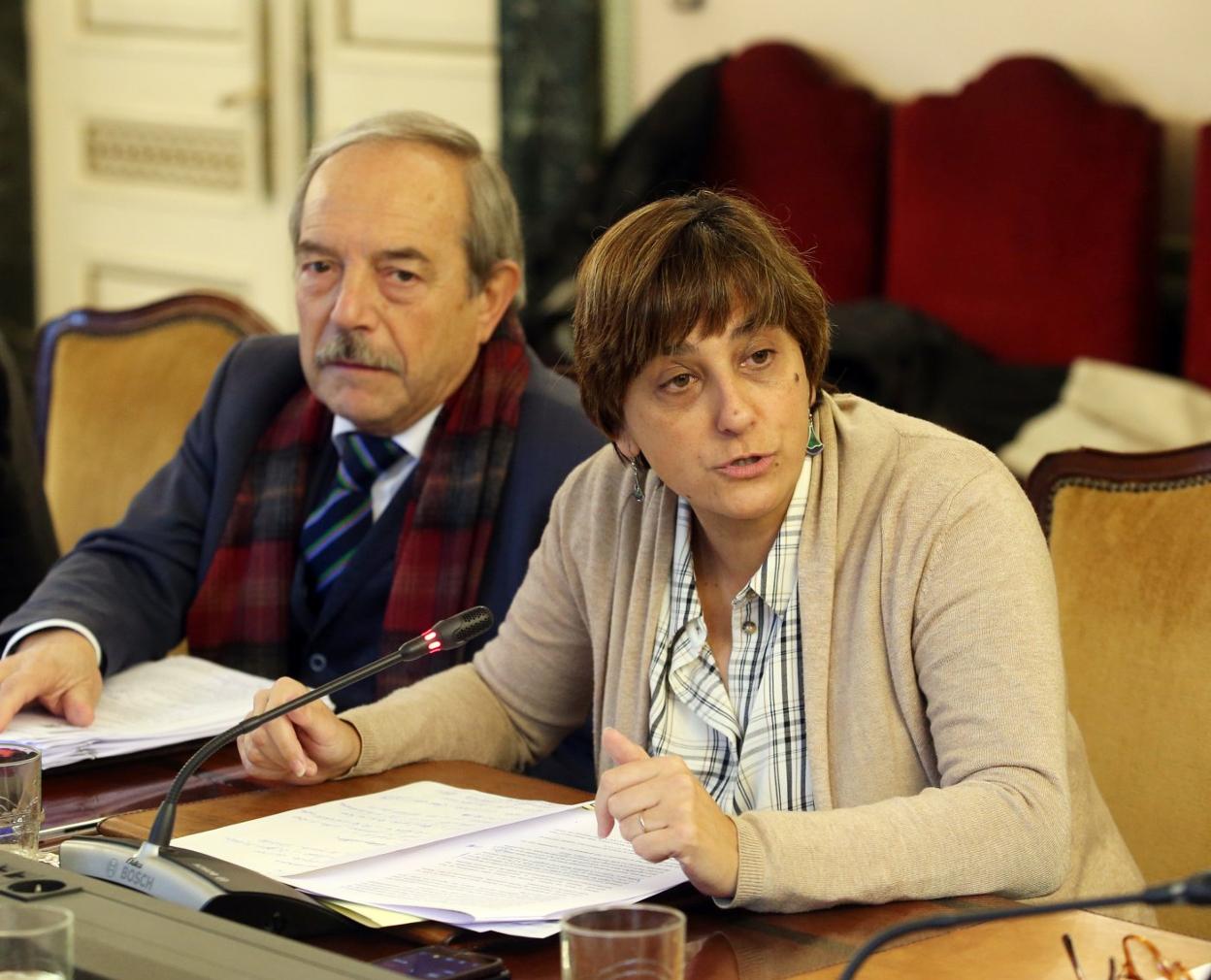 Wenceslao López y Ana Rivas durante una intervención.