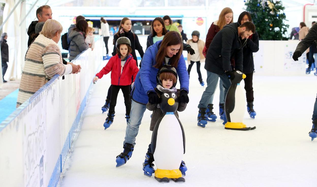 La pista de hielo, en 2018, fue una de las propuestas más aclamadas de la Navidad en Oviedo. 
