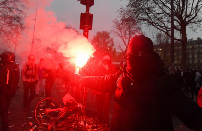 Fotos: Las calles francesas retumban contra Macron