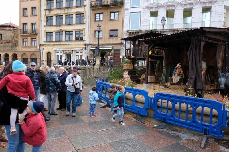 Los visitantes disfrutan de la región en uno de los fines de semana más esperados del otoño. 