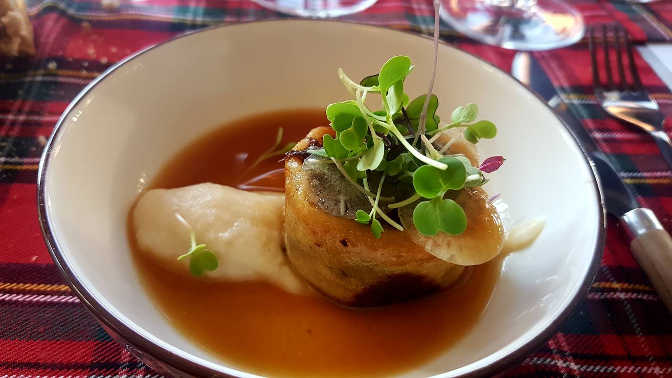 Otro de los grandes platos del restaurante Monte, jabalí, apionabo y nabo.