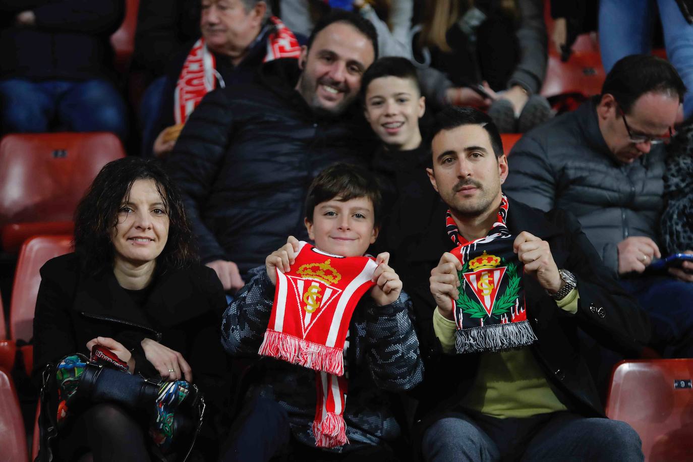 Fotos: ¿Estuviste en el Sporting - Ponferradina? ¡Búscate!