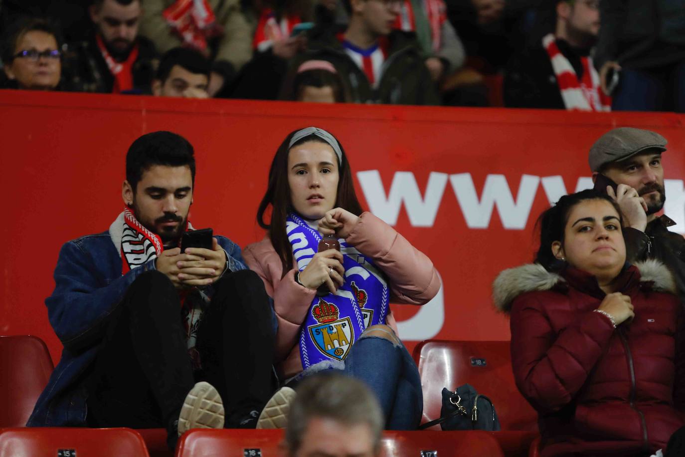 Fotos: ¿Estuviste en el Sporting - Ponferradina? ¡Búscate!