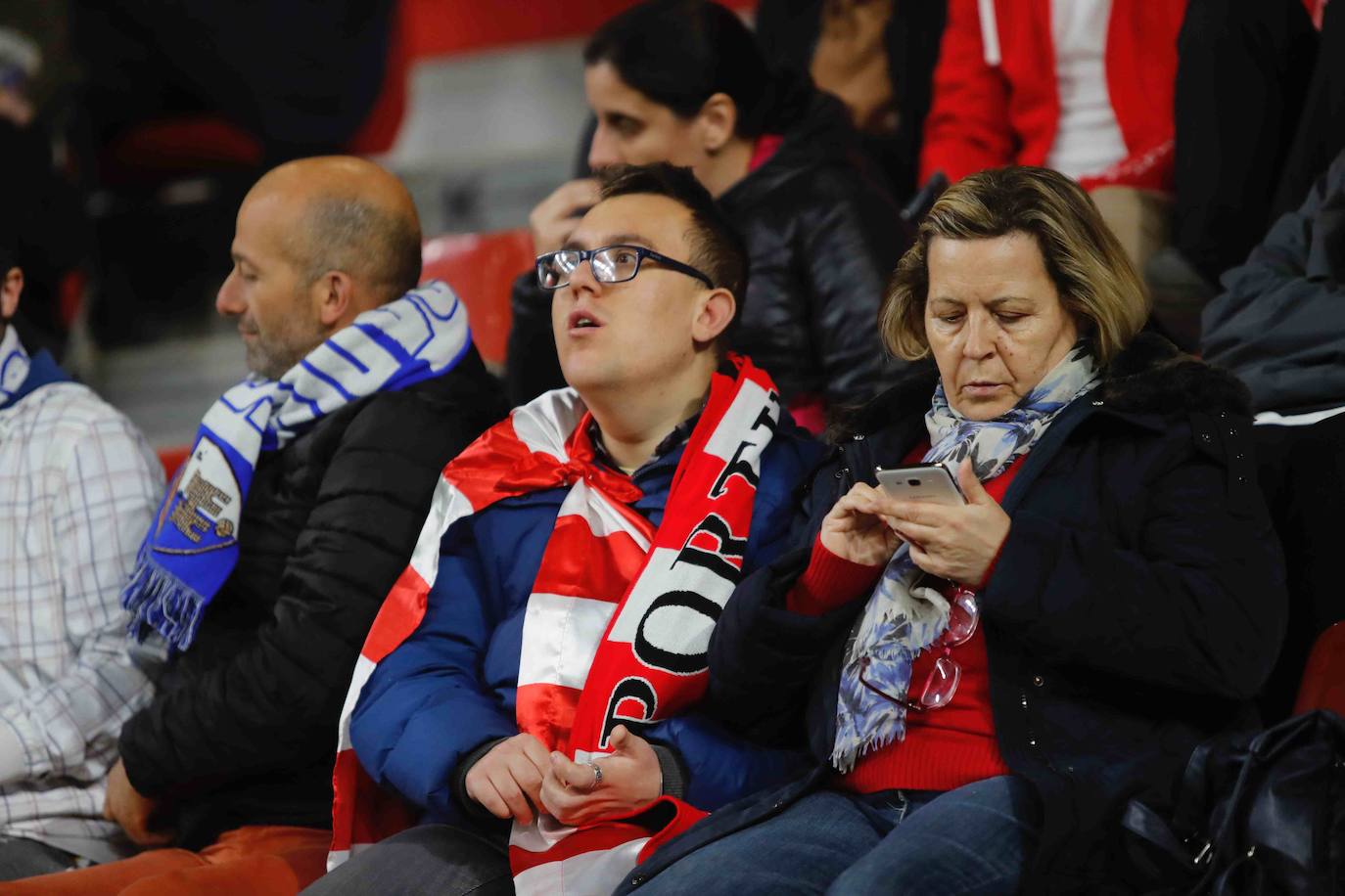 Fotos: ¿Estuviste en el Sporting - Ponferradina? ¡Búscate!