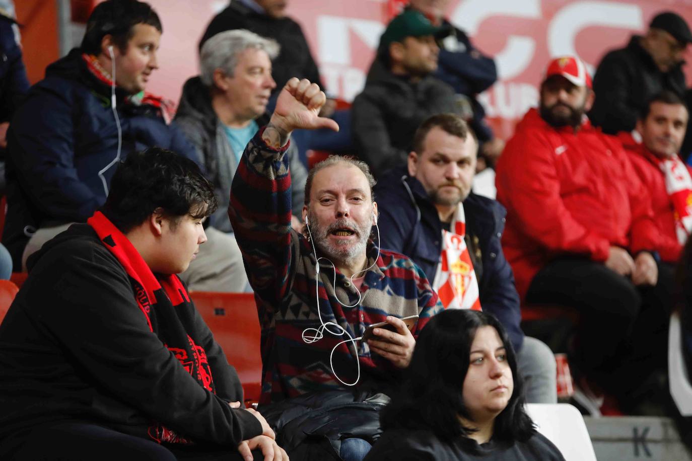 Fotos: ¿Estuviste en el Sporting - Ponferradina? ¡Búscate!