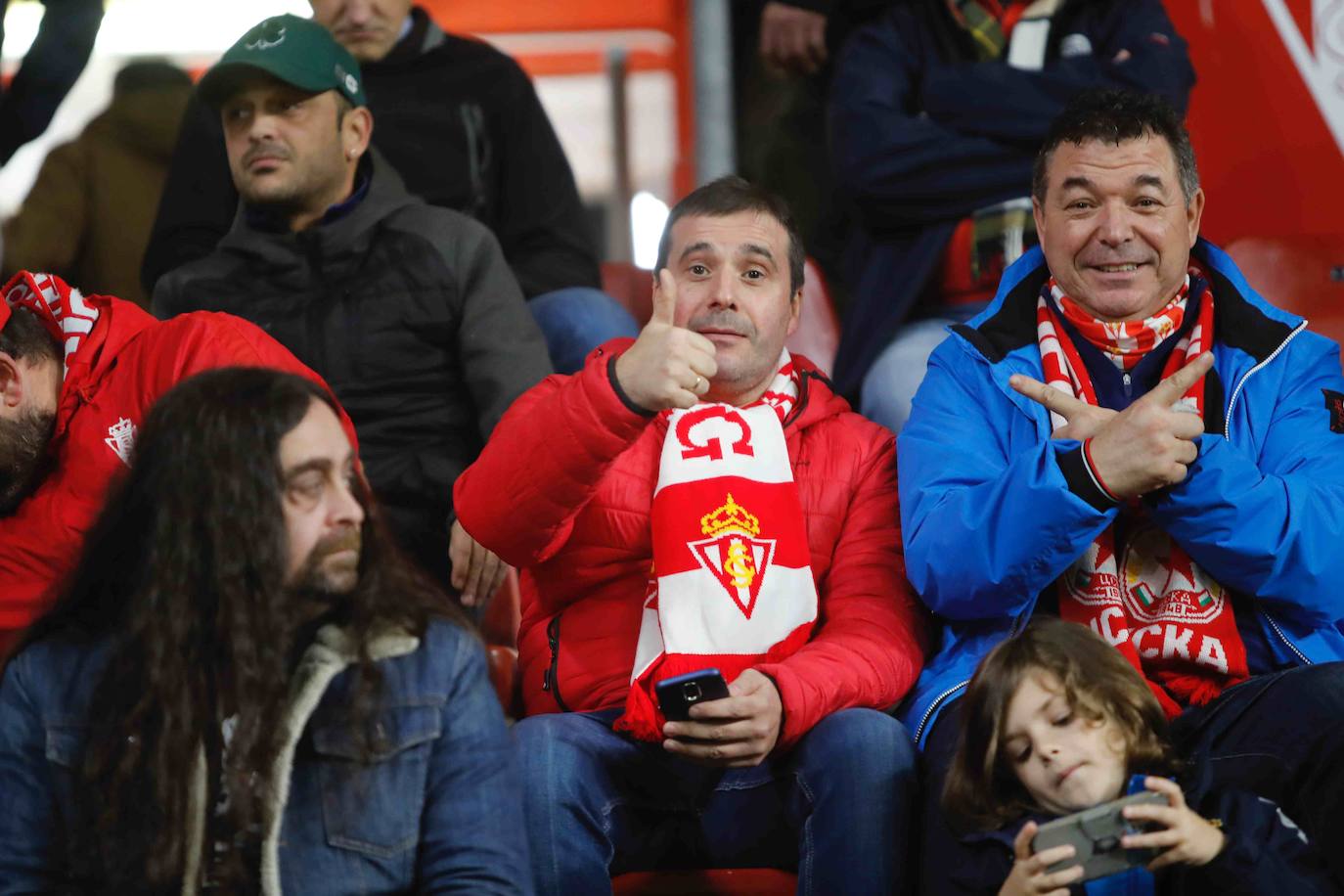 Fotos: ¿Estuviste en el Sporting - Ponferradina? ¡Búscate!