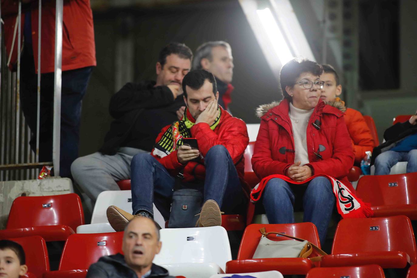 Fotos: ¿Estuviste en el Sporting - Ponferradina? ¡Búscate!