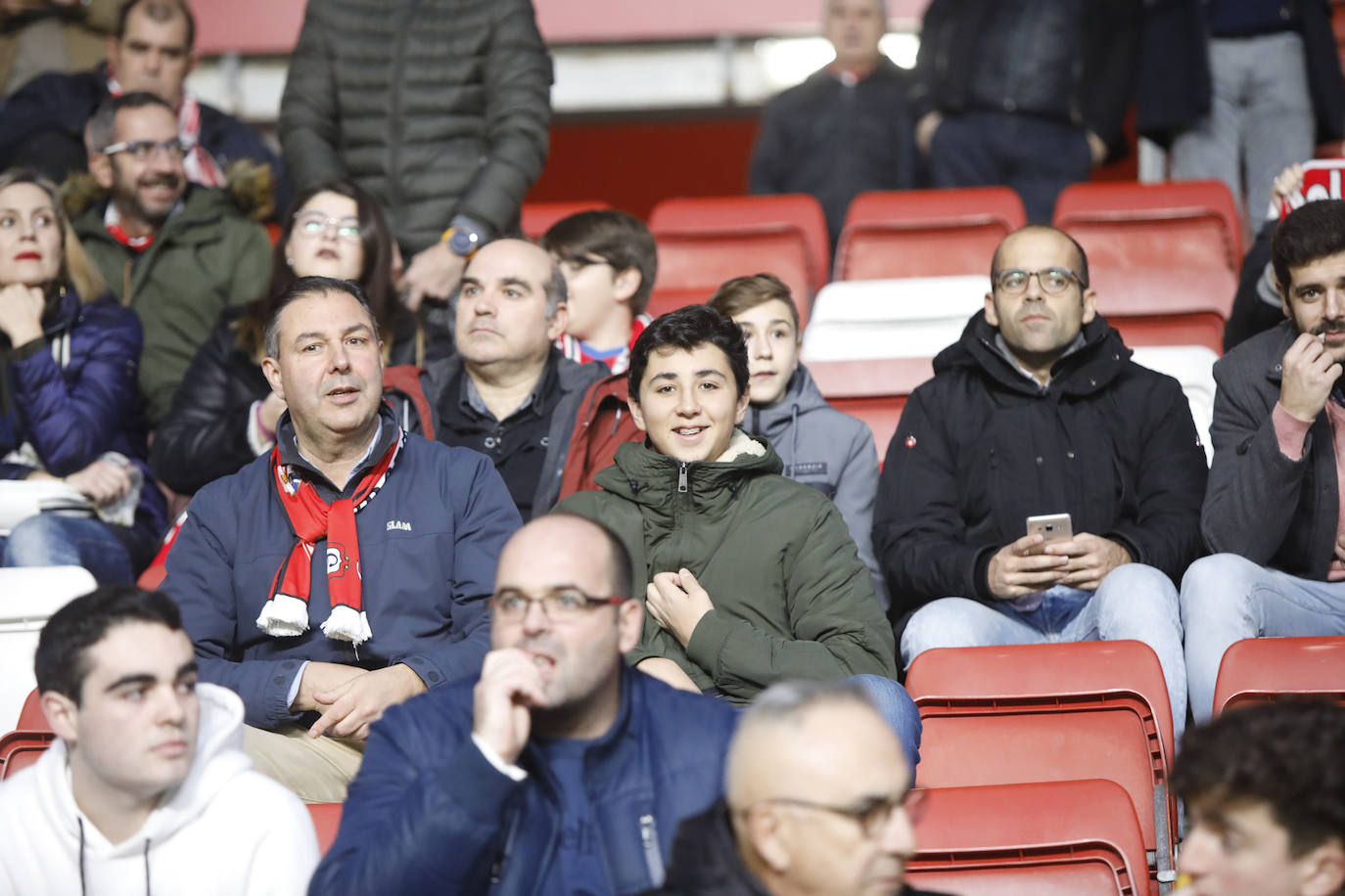 Fotos: ¿Estuviste en el Sporting - Ponferradina? ¡Búscate!