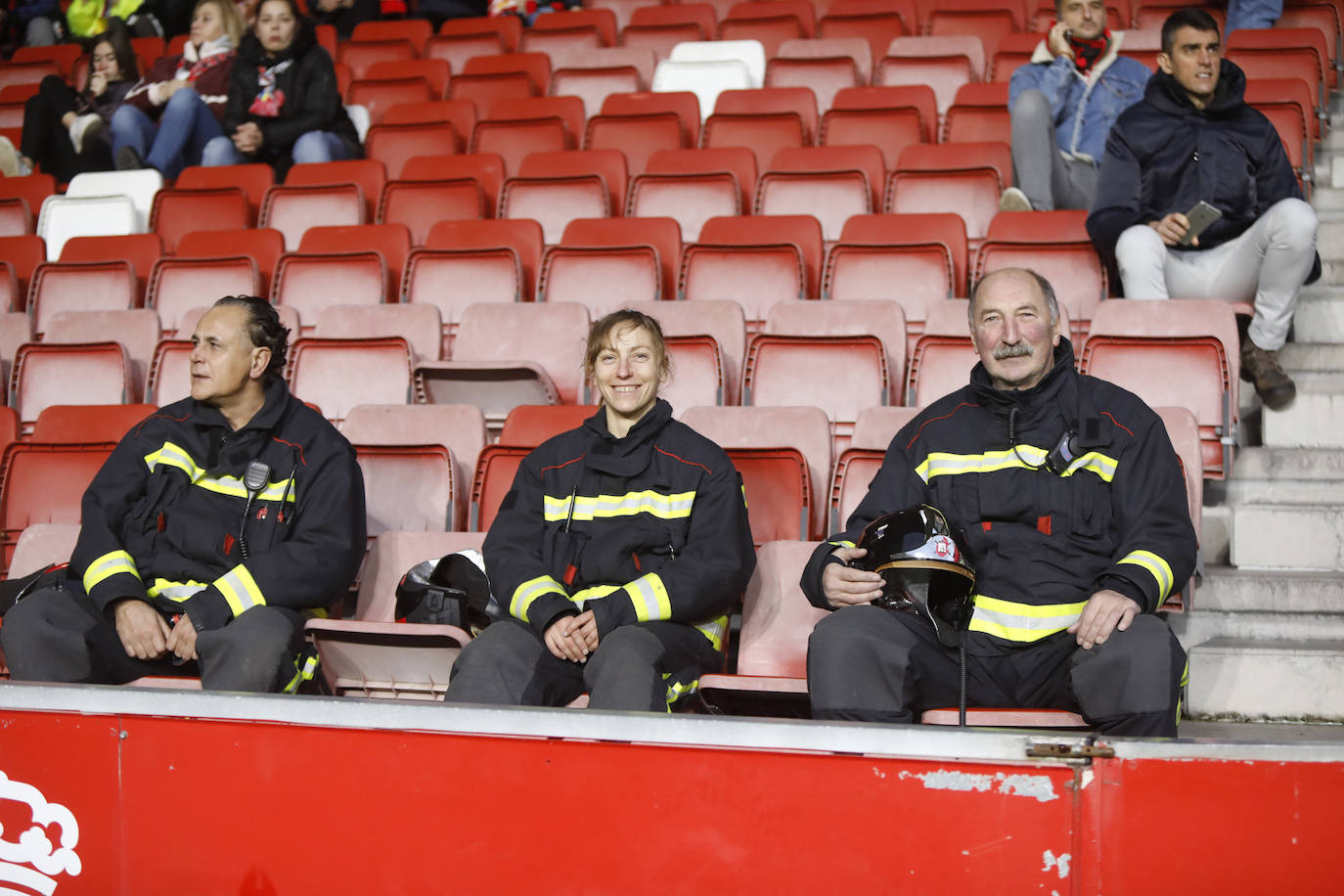 Fotos: ¿Estuviste en el Sporting - Ponferradina? ¡Búscate!