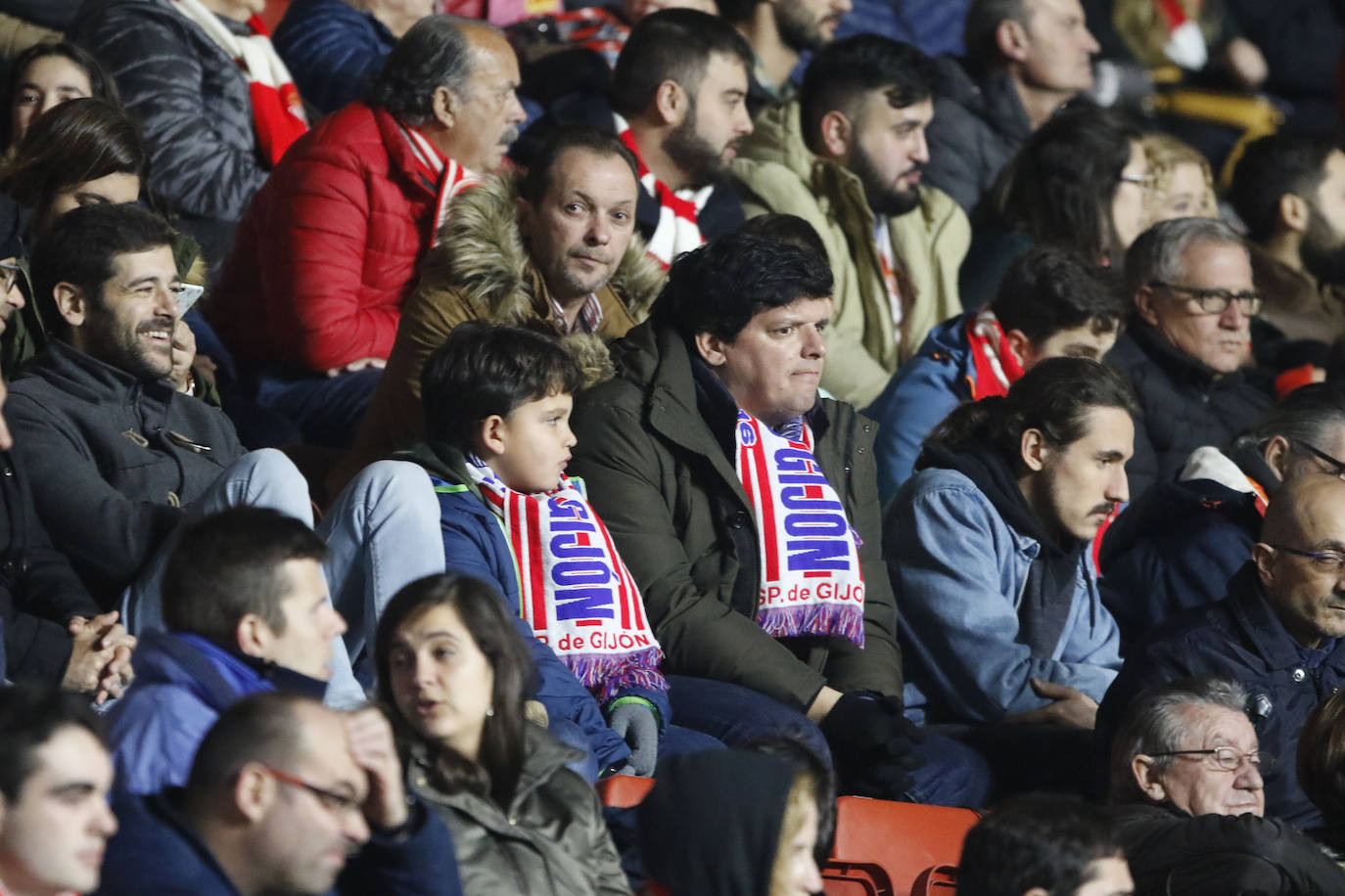 Fotos: ¿Estuviste en el Sporting - Ponferradina? ¡Búscate!