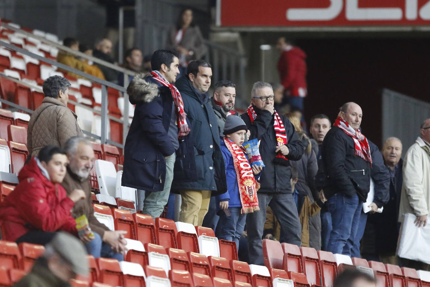 Fotos: ¿Estuviste en el Sporting - Ponferradina? ¡Búscate!