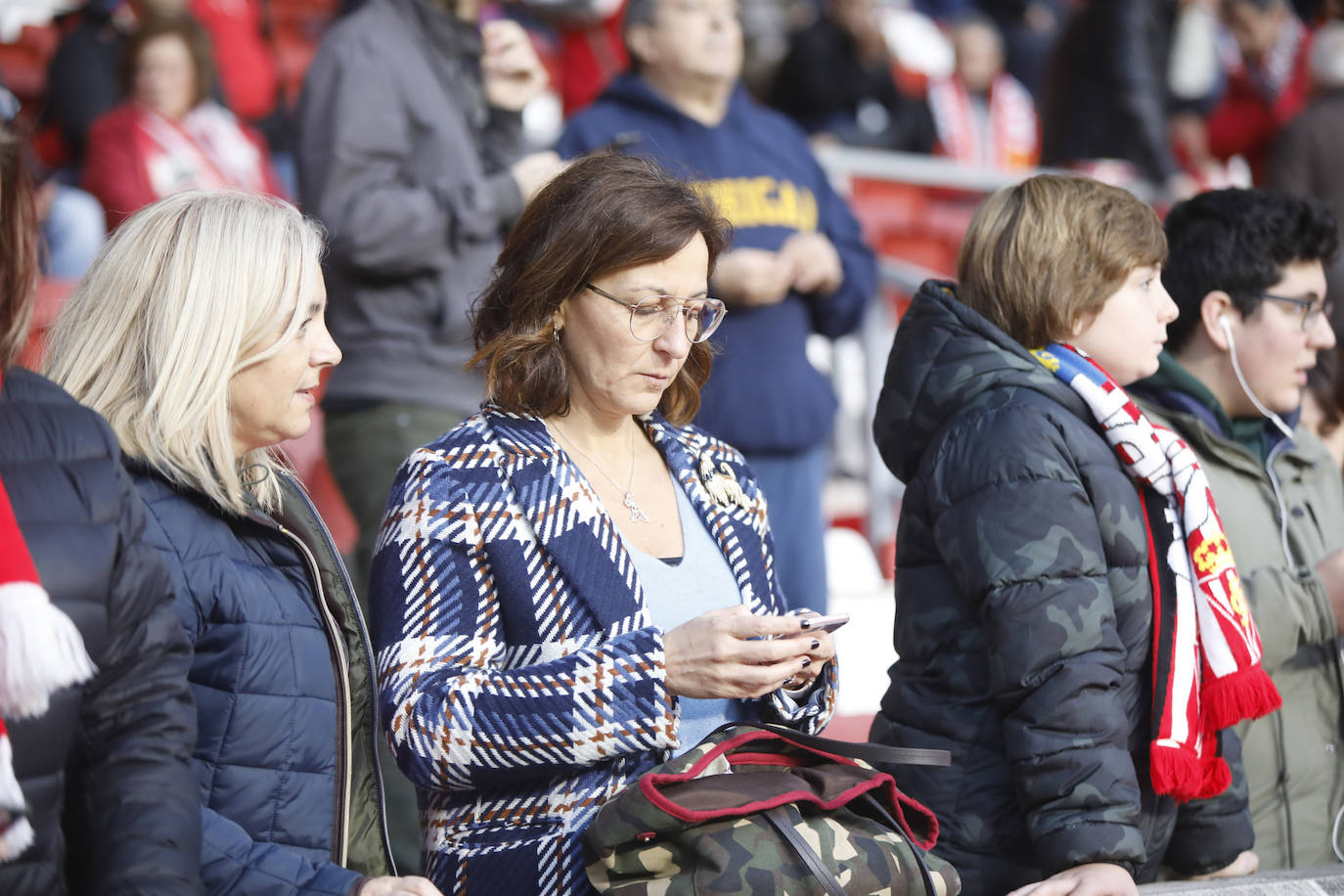 Fotos: ¿Estuviste en el Sporting - Ponferradina? ¡Búscate!