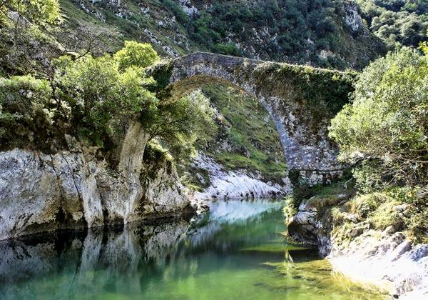 La Vidre. Cerca de Trescares (Peñamellera Alta), protagonizó un anuncio de refrescos en 2011.