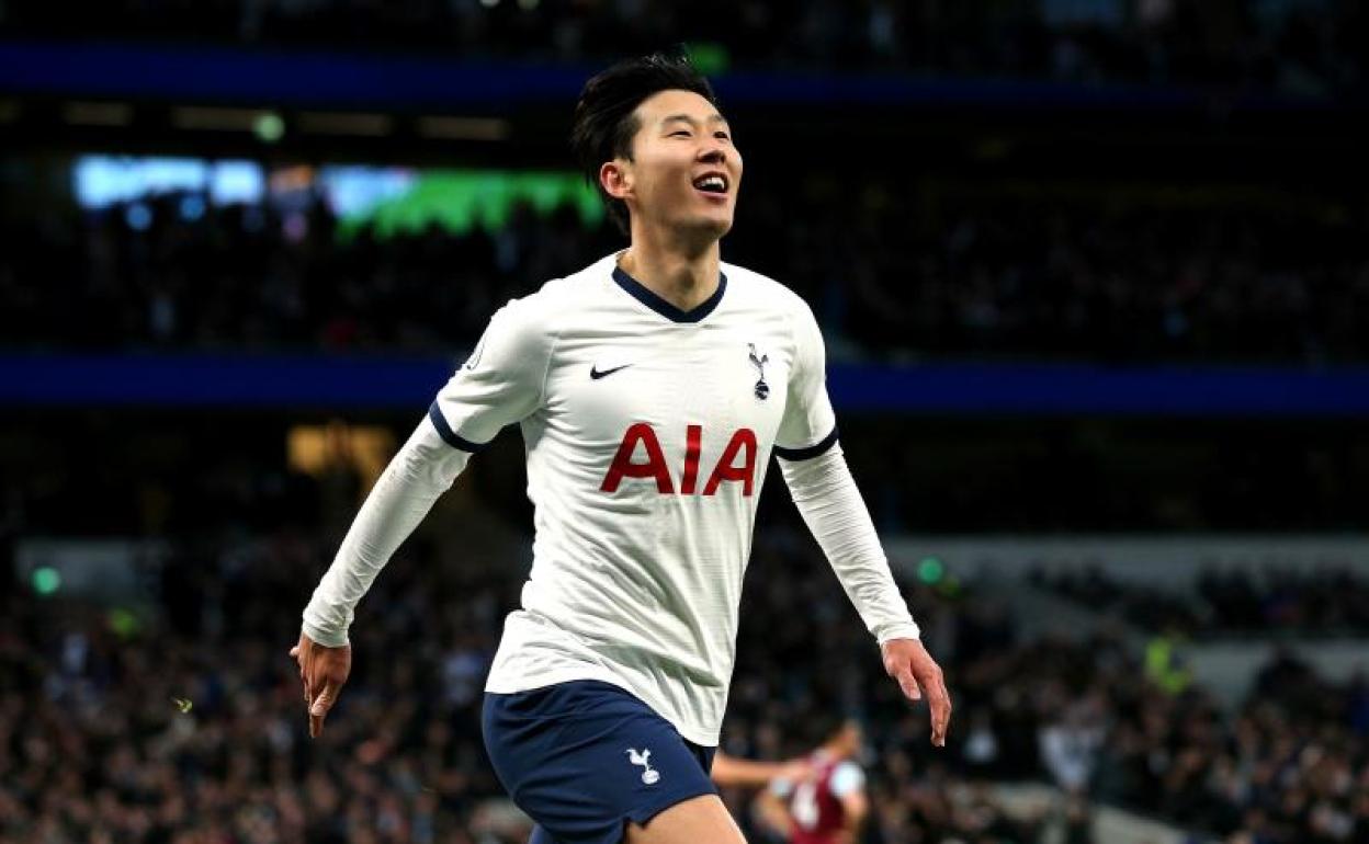 El futbolista Heung-min Son celebra su golazo al Burnley. 