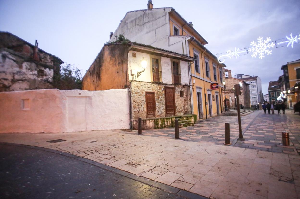 La esquina en la que ha sido denunciado este hombre y en la que habitualmente hay basura. 
