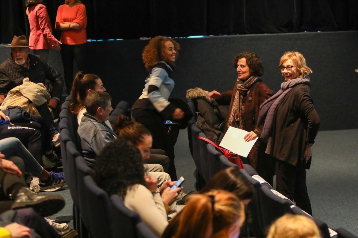 La alcaldesa y consejera Berta Piñán abrieron la jornada. 