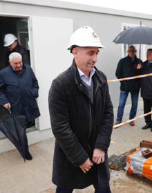 Imagen secundaria 2 - Rubiales: «Faltan palabras para definir la calidad futbolística y humana que tiene Villa»