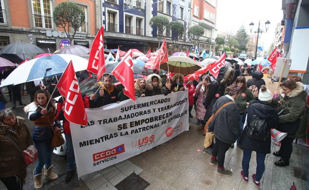 Los trabajadores de supermercados instan a «recapacitar» a la patronal para lograr un convenio «digno»