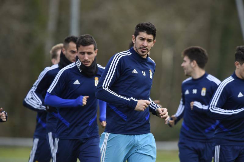 Los jugadores del Real Oviedo han entrenado este viernes para tratar de sumar tres puntos el próximo domingo contra el Cádiz en el Carlos Tartiere. 