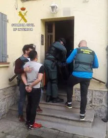 Imagen secundaria 2 - Seis arrestados por detención ilegal, robo con violencia e intento de homicidio en Villaviciosa