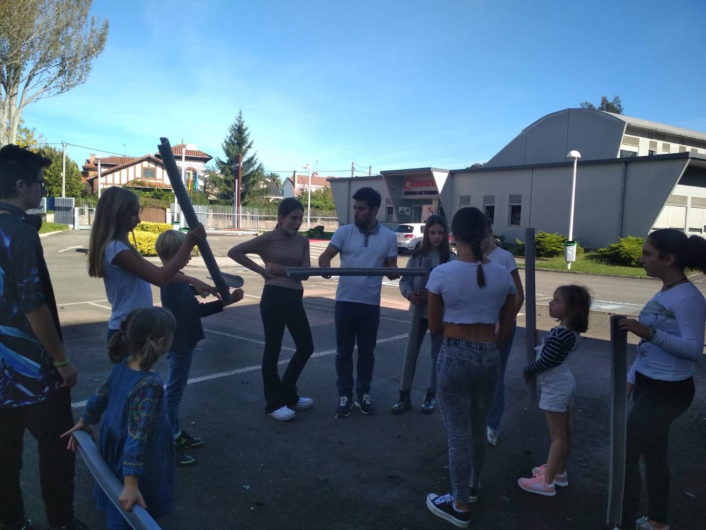 El ingeniero Pedro Carrillo pone en marcha en Gijón una escuela que busca «un cambio cultural» en la educación desde etapas tempranas.