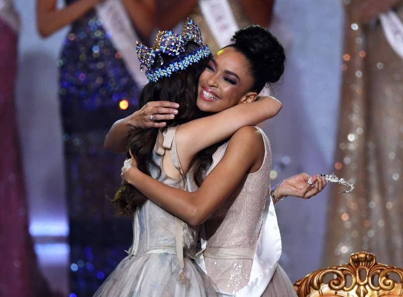 La candidata de Jamaica, Toni-Ann Singh, fue coronada hoy, sábado, como la nueva Miss Mundo 2019, en una ceremonia celebrada en la ciudad de Londres.