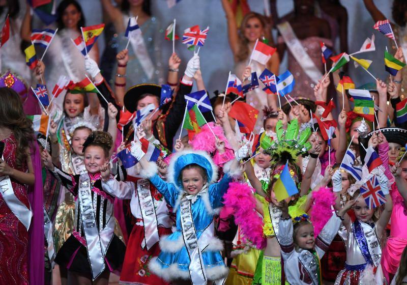 La candidata de Jamaica, Toni-Ann Singh, fue coronada hoy, sábado, como la nueva Miss Mundo 2019, en una ceremonia celebrada en la ciudad de Londres.