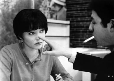 Imagen secundaria 1 - Anna Karina estuvo casada con Godard de 1961 a 1972. La actriz en 'Vivir su vida' y en el Festival de Cannes de 2018.