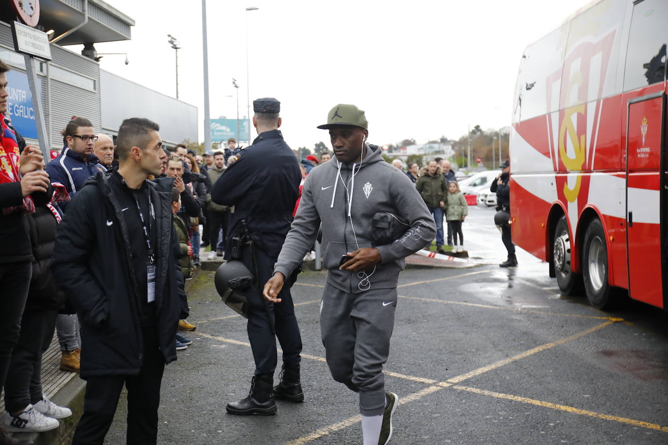 El equipo rojiblanco busca el reenganche, con Manu García y sin el avilesino Berto, ante unos 1.500 aficionados gijoneses.