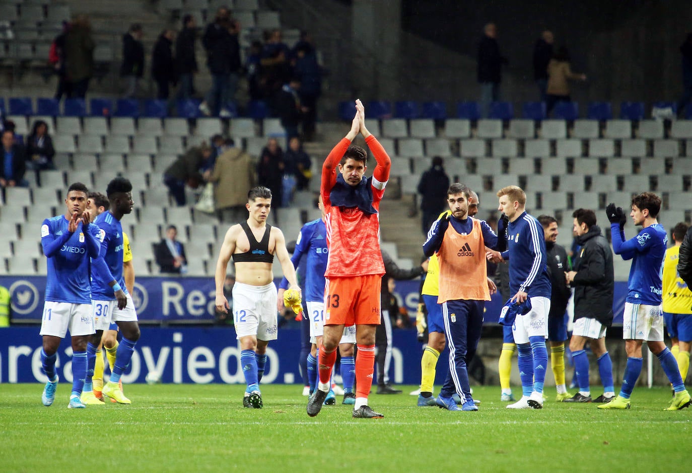 Real Oviedo 0-2 Cádiz, en imágenes