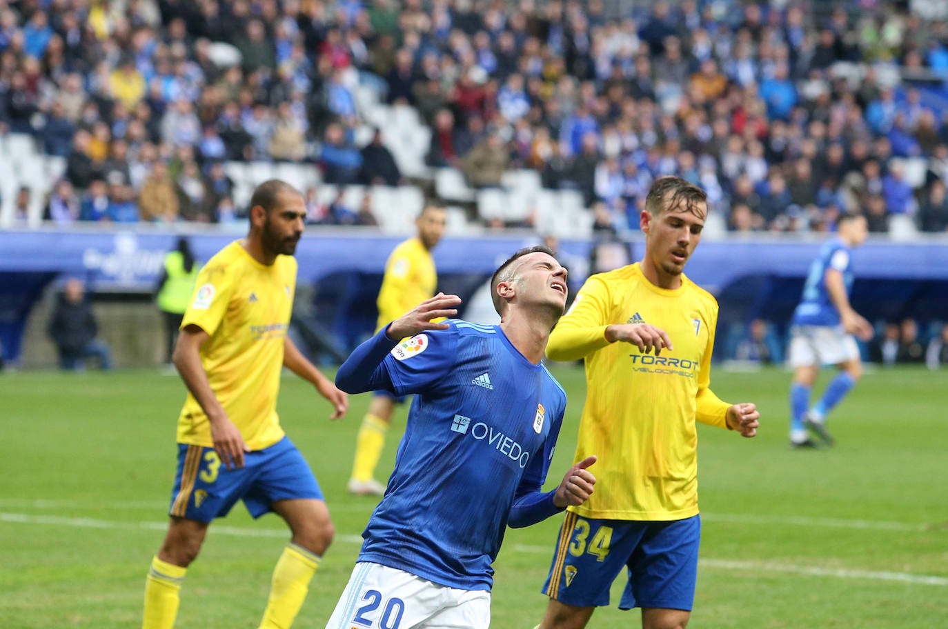 Real Oviedo 0-2 Cádiz, en imágenes