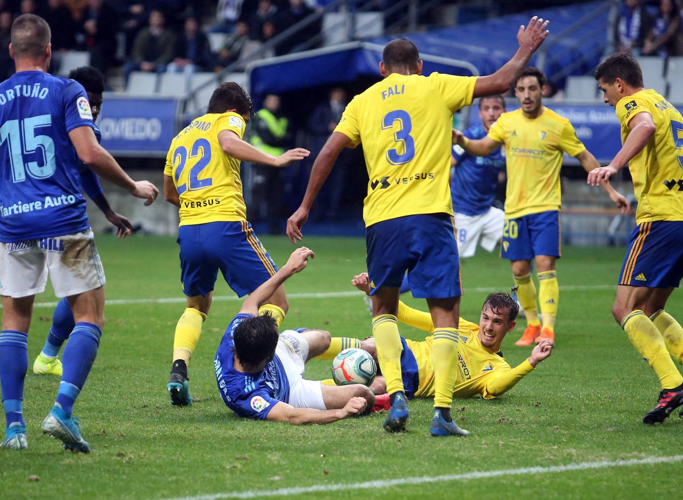 Real Oviedo 0-2 Cádiz, en imágenes