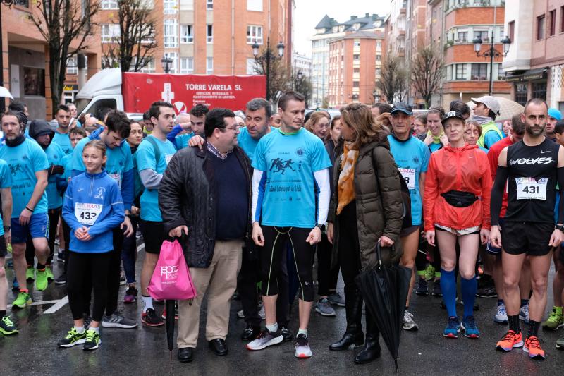 Decenas de corredores han participado en la tercera edición de la cita solidaria Teatinos Race for Life, organizada para reunir fondos destinados a la lucha contra el Linfoma, el Mieloma Múltiple y la Leucemia.