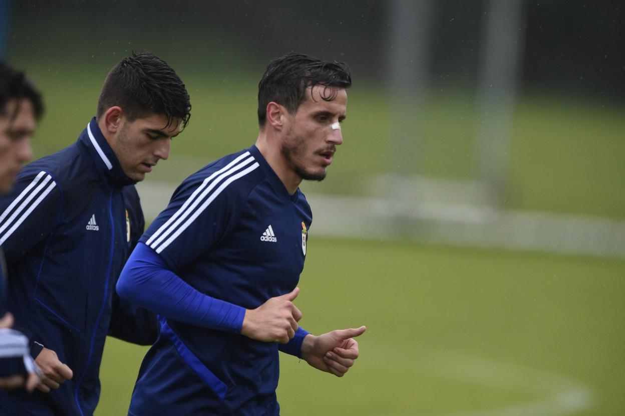 Christian Fernández, con una protección en la nariz. 