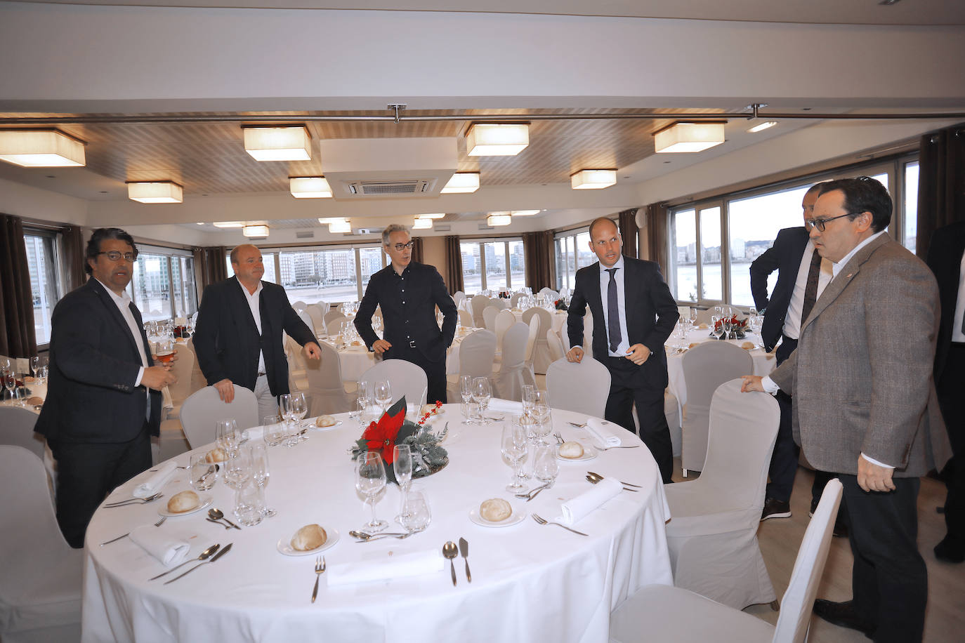 Los jugadores y las jugadoras del Sporting han compartido con la directiva la tradicional comida de Navidad en un hotel de Gijón.