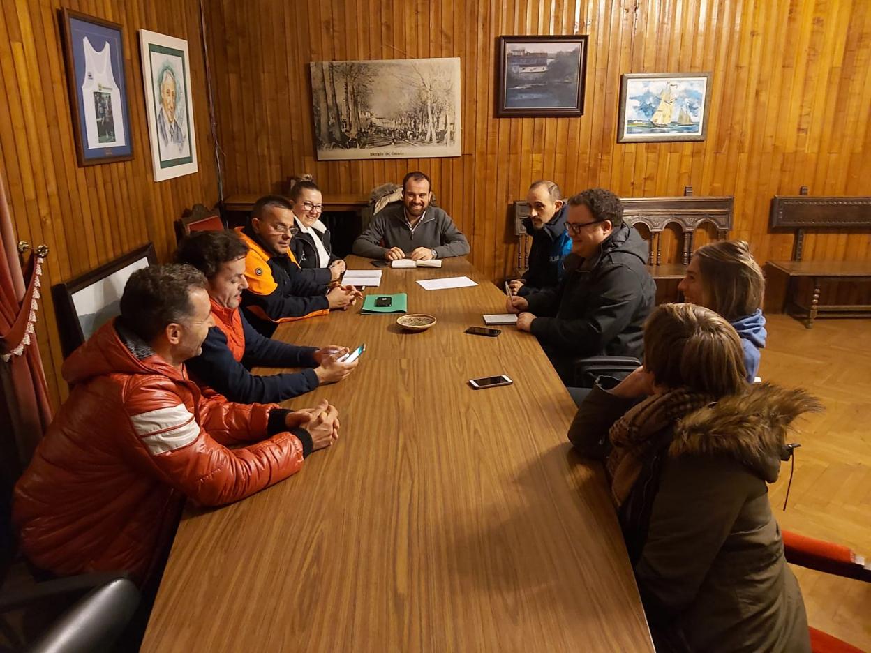 Reunión preparatoria en Infiesto. 