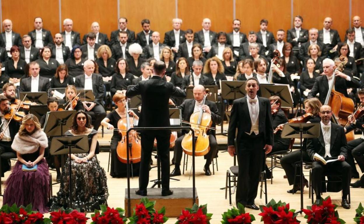 La orquesta y el coro durante la representación del año pasado. 