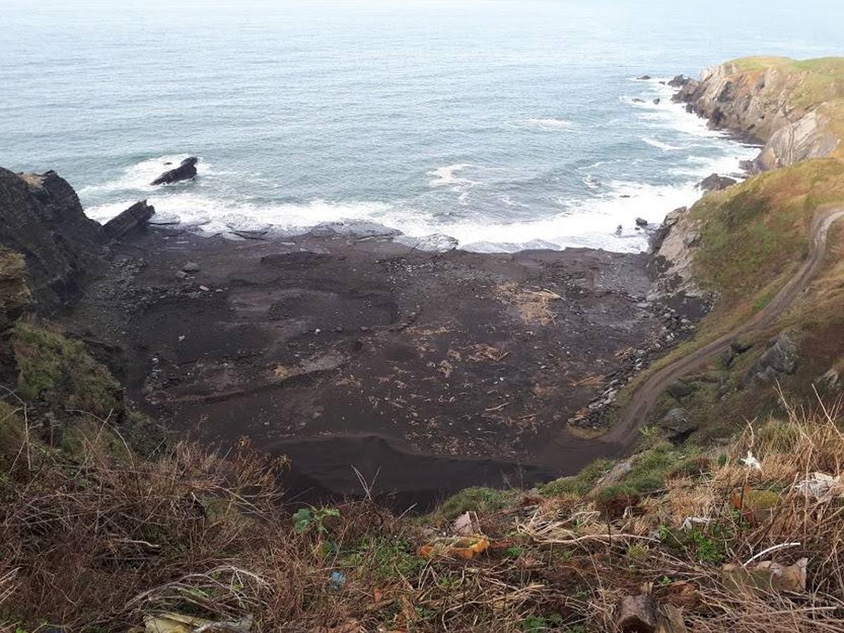 Fotos: Senderismo entre praderías, playas y acantilados