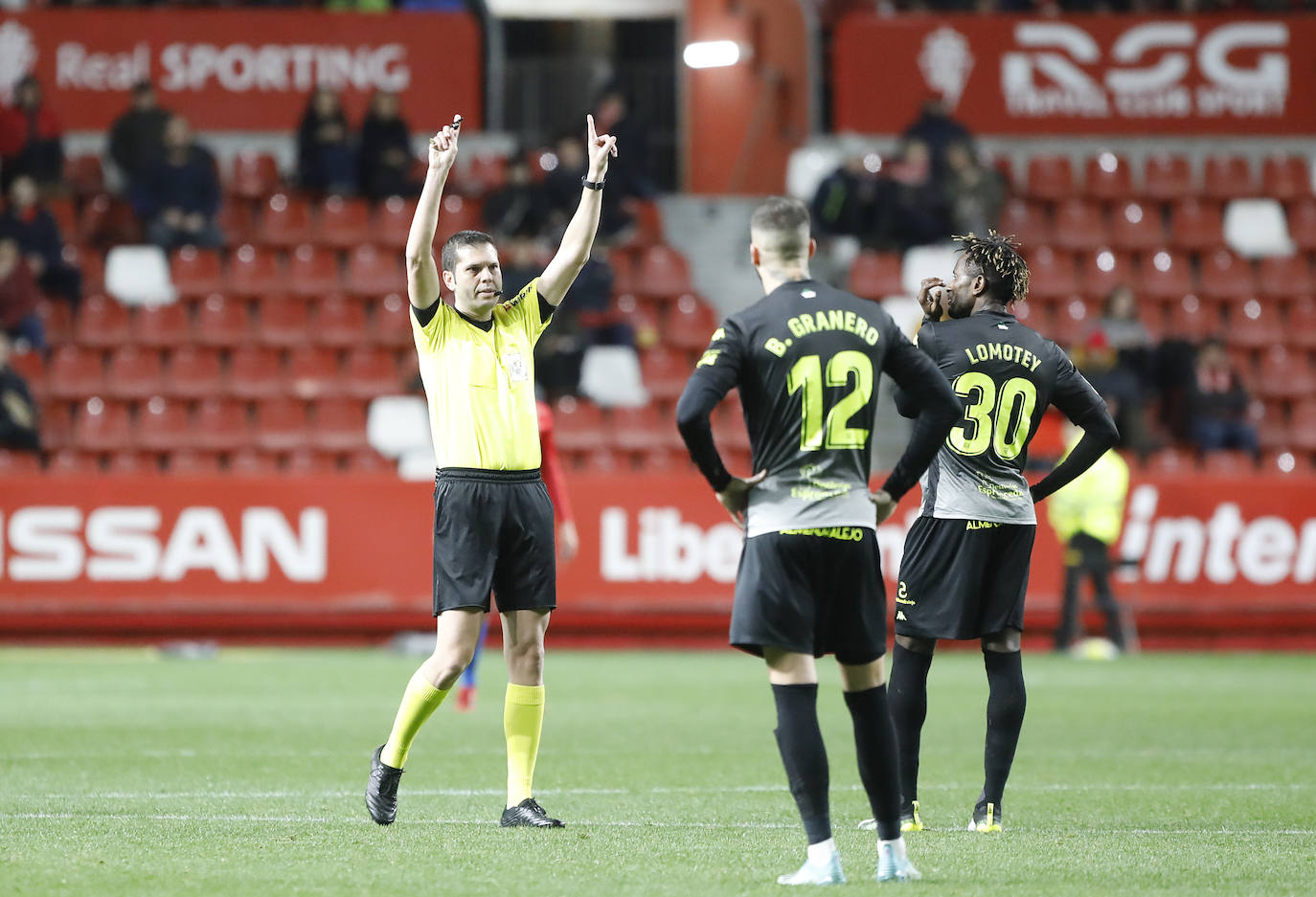 La derrota (0-1) enfureció a la afición local y aceleró la destitución de José Alberto como técnico rojiblanco. 