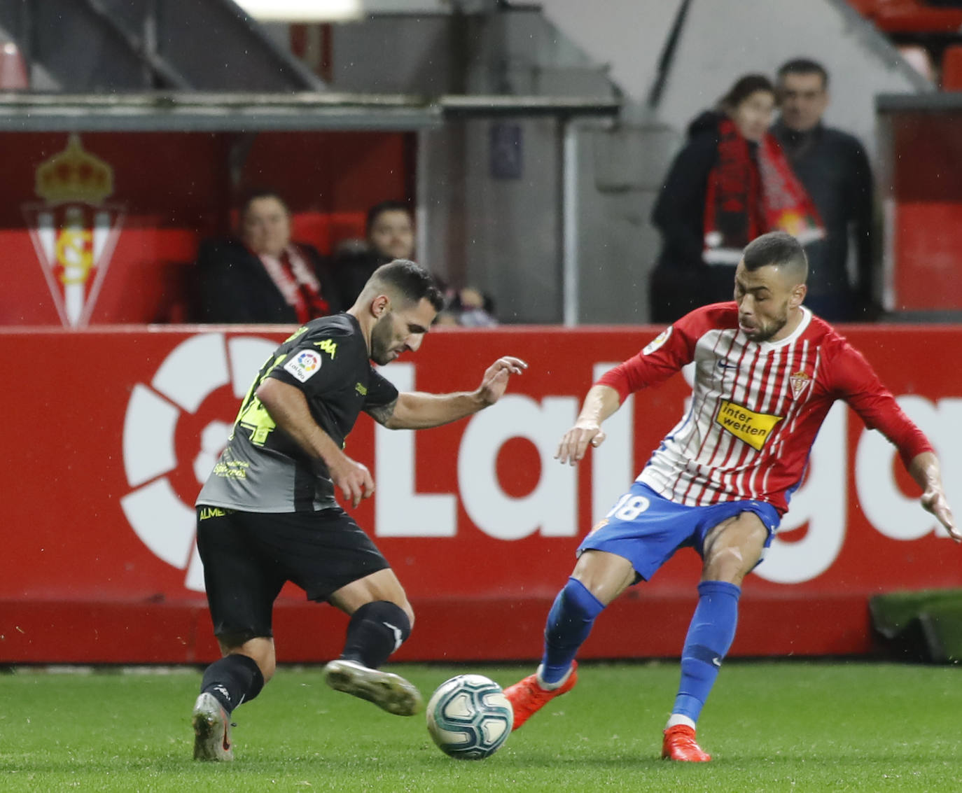 La derrota (0-1) enfureció a la afición local y aceleró la destitución de José Alberto como técnico rojiblanco. 