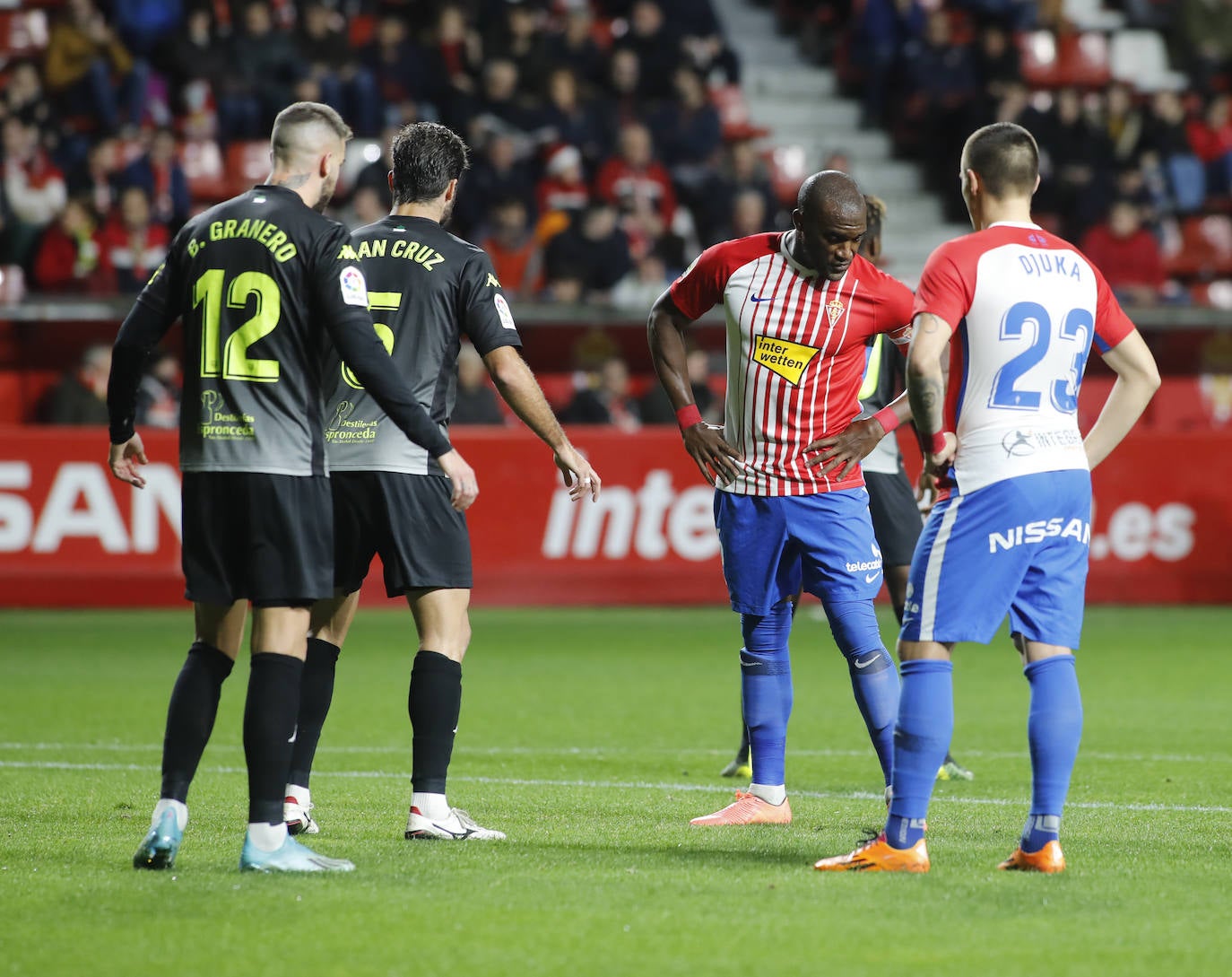 La derrota (0-1) enfureció a la afición local y aceleró la destitución de José Alberto como técnico rojiblanco. 