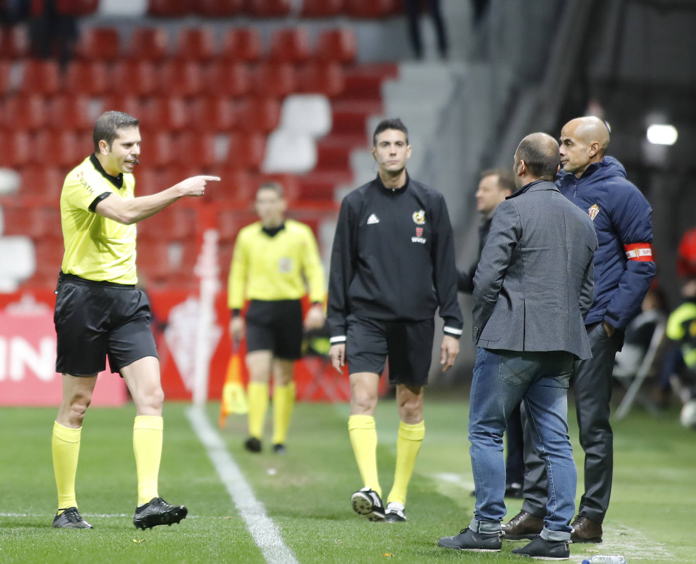 La derrota (0-1) enfureció a la afición local y aceleró la destitución de José Alberto como técnico rojiblanco. 