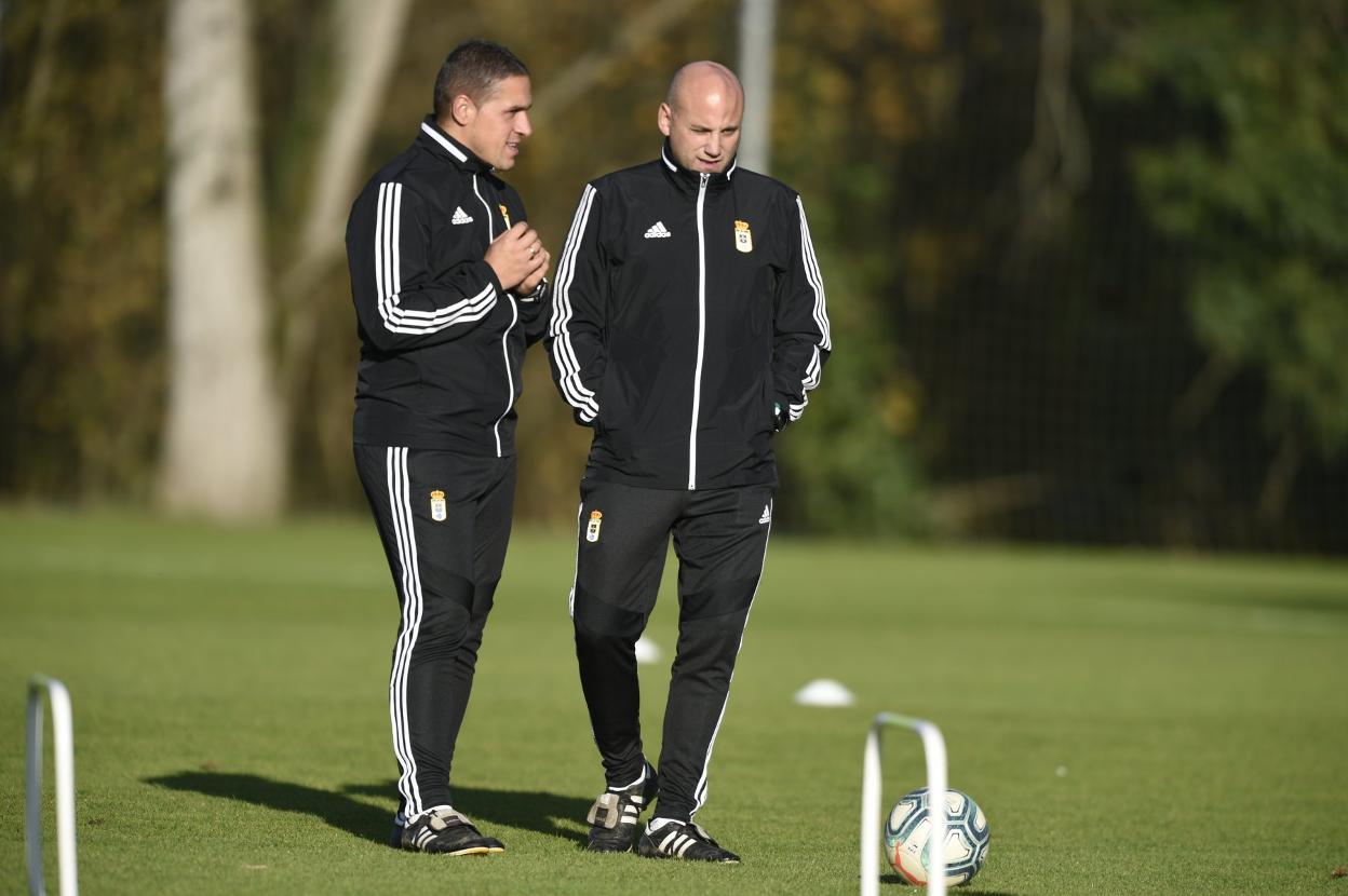 Rozada departe con su segundo, Javi Benavides. 