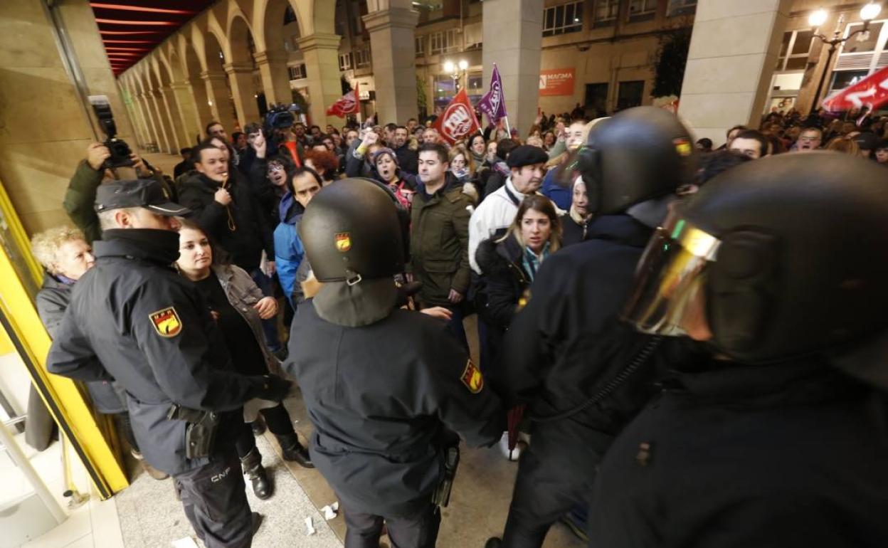 Manifestación de los trabajadores de los supermercados en Gijón. 