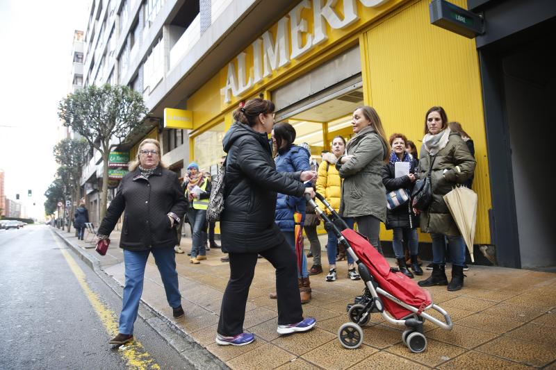 Más de 12.000 trabajadores de supermercados asturianos están llamados a secundar ocho días de huelga.