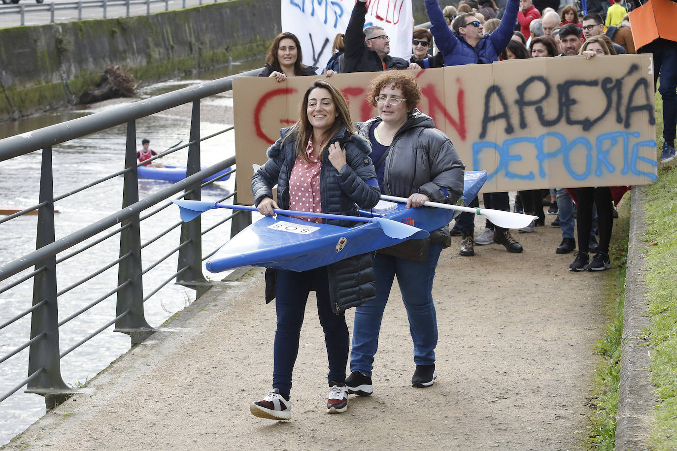 Concentración en defensa del anillo del Piles en Gijón