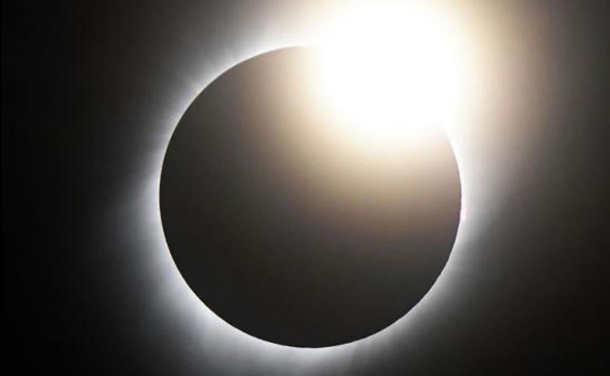 Eclipse solar anular durante la madrugada del jueves 26 de diciembre