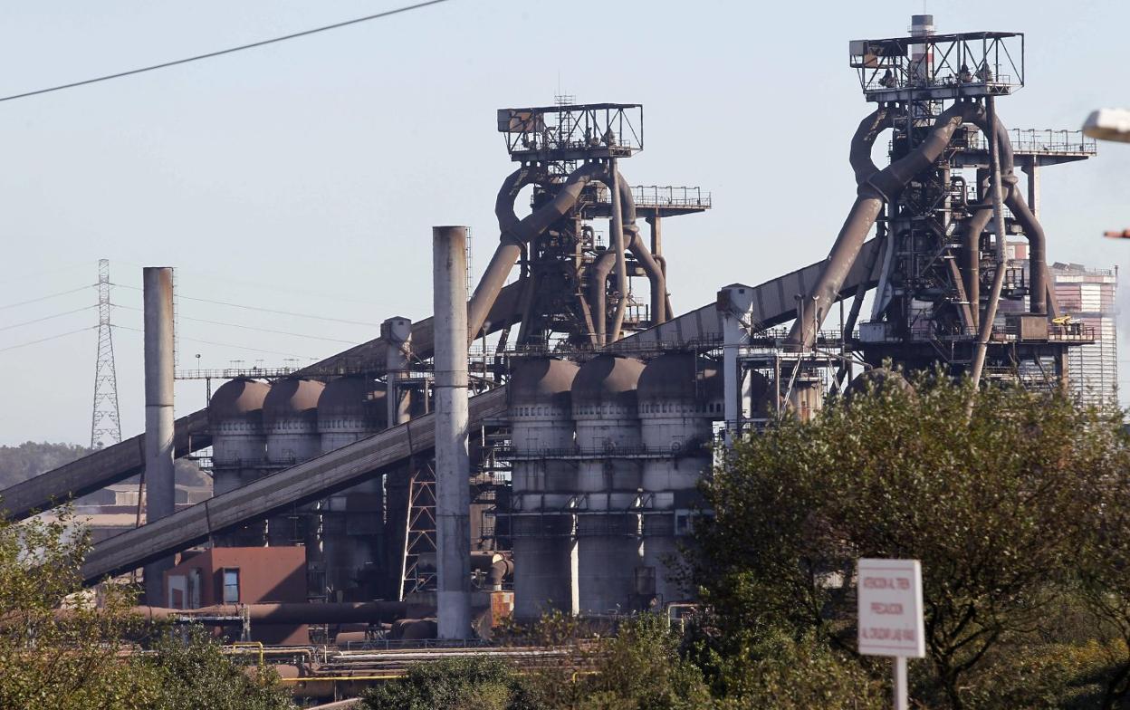 Instalaciones de los hornos altos de Arcelor, en Gijón. 